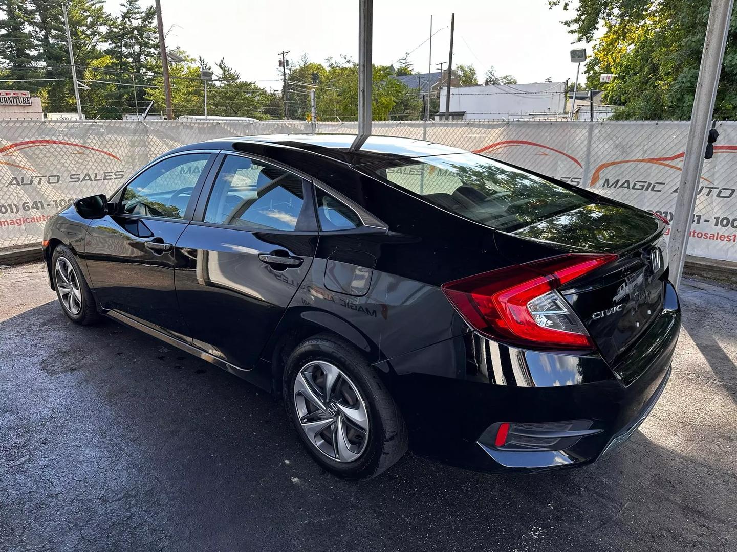 2019 Honda Civic - Image 13