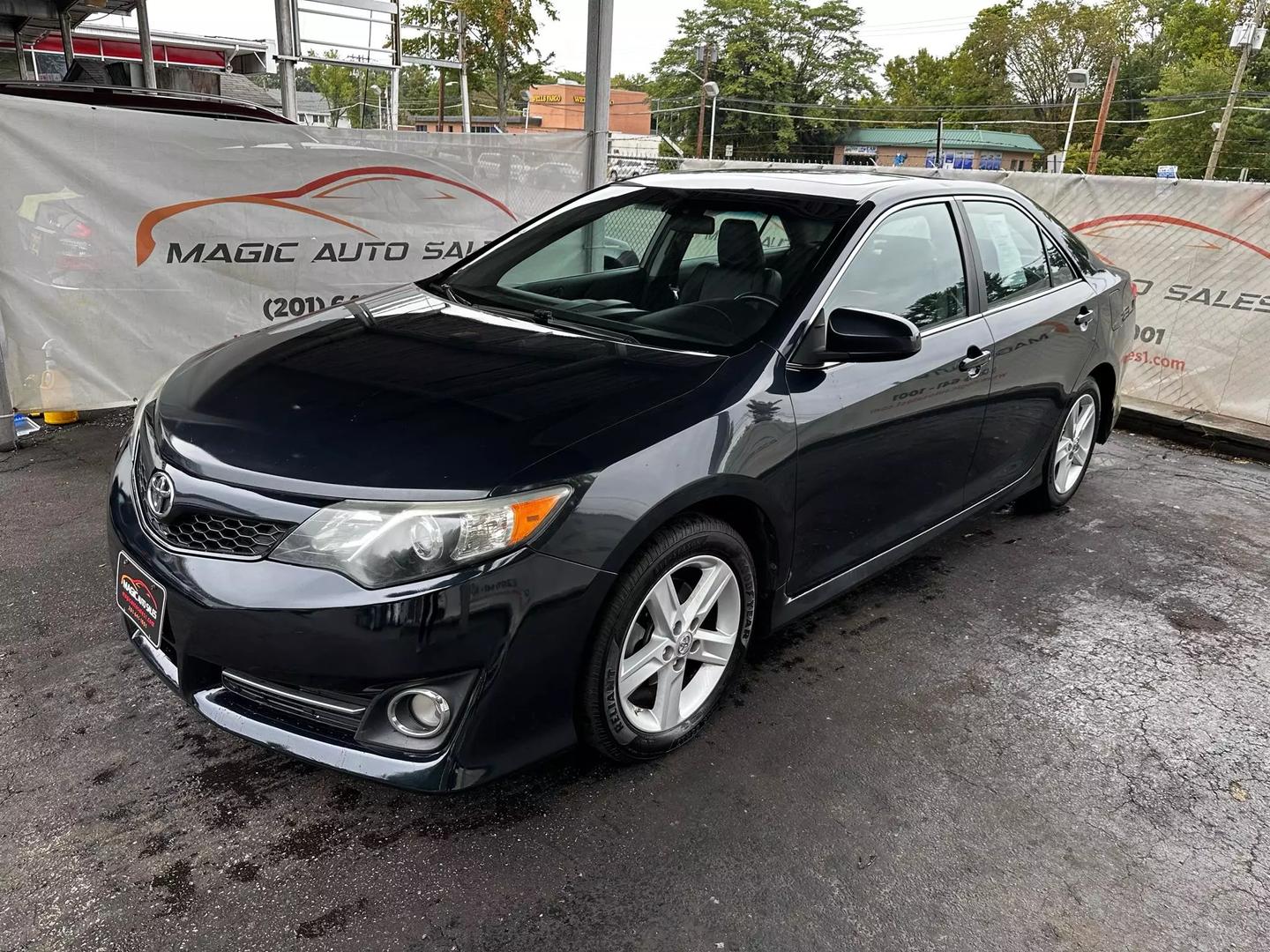 2014 Toyota Camry - Image 10