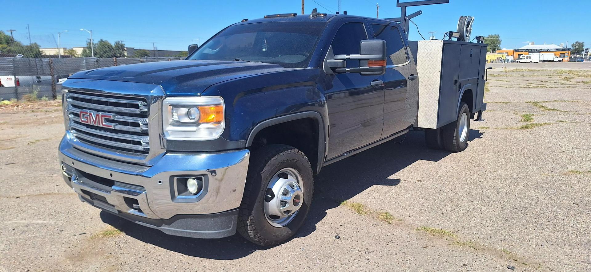 2015 GMC Sierra 3500 Chassis Cab SLE photo 2