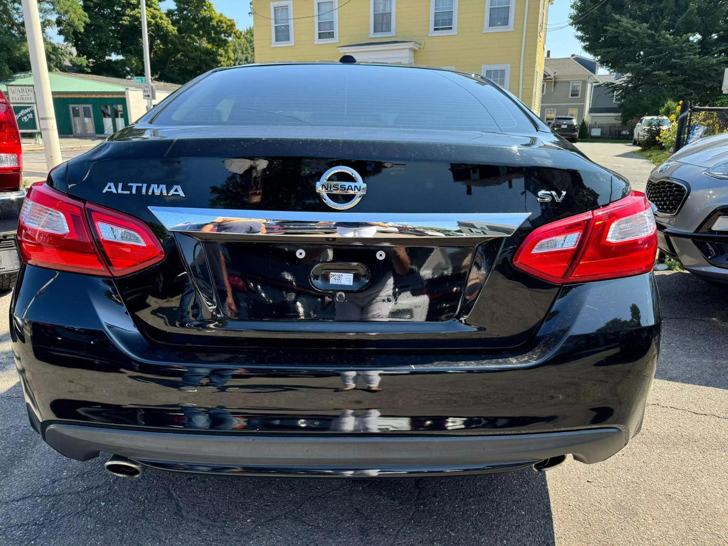 2017 Nissan Altima SV photo 5