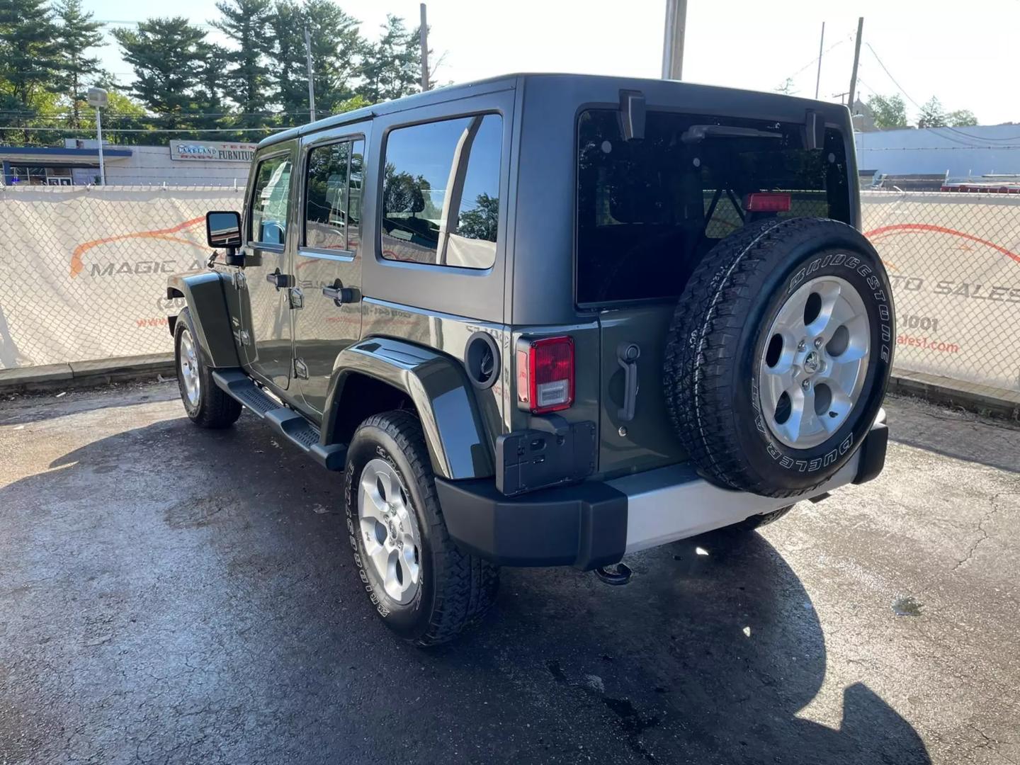 2015 Jeep Wrangler - Image 12