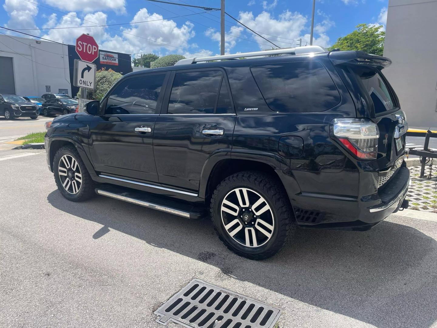 2017 Toyota 4Runner Limited photo 5