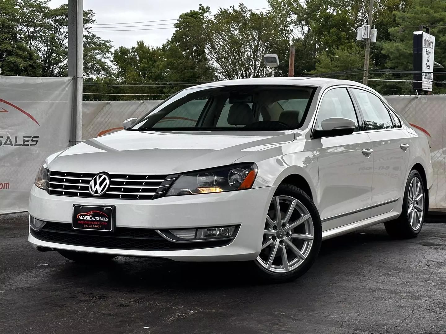 2015 Volkswagen Passat - Image 1