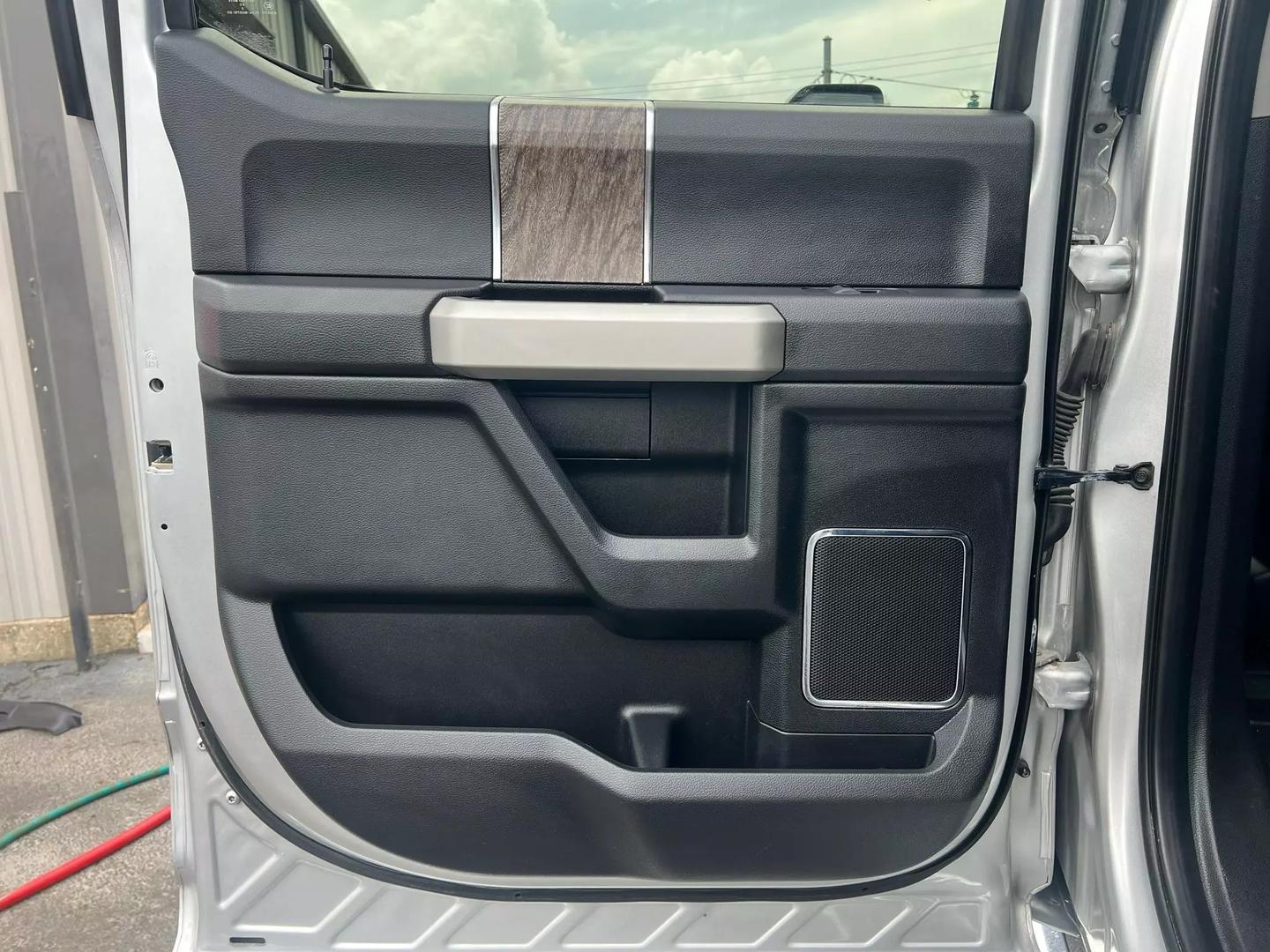 2019 Ford F250 Super Duty Crew Cab - Image 15