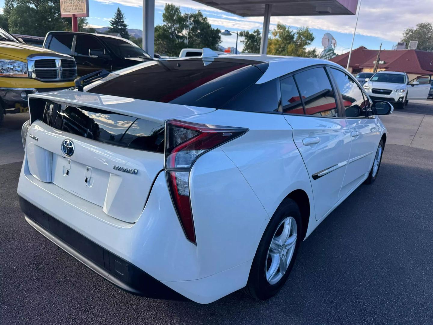 2016 Toyota Prius Four photo 8