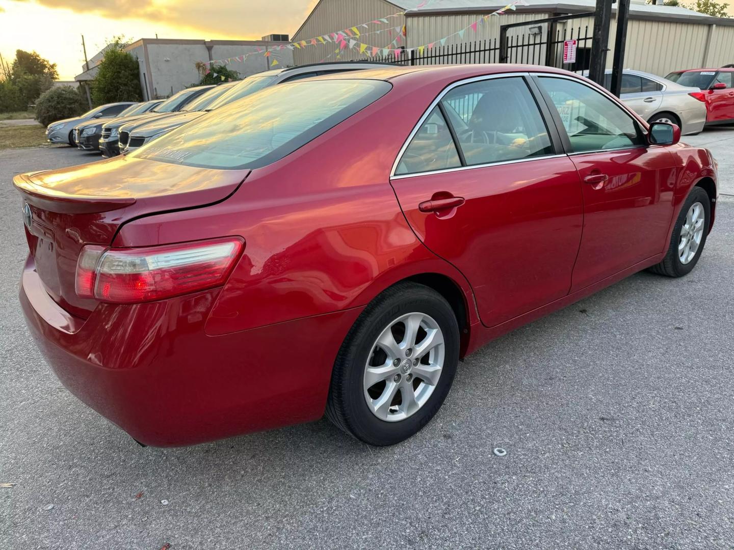 2009 Toyota Camry LE photo 8