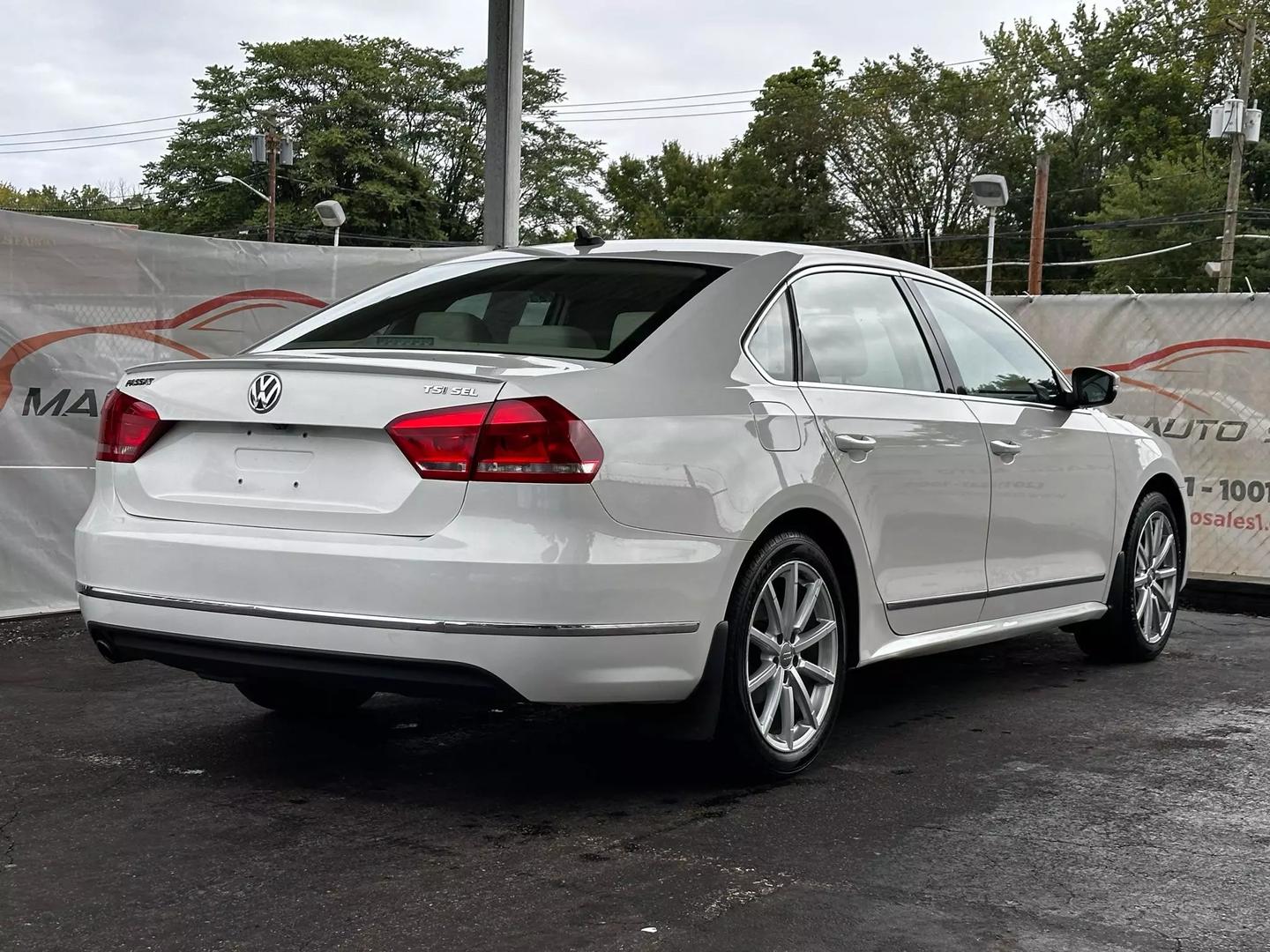 2015 Volkswagen Passat - Image 9