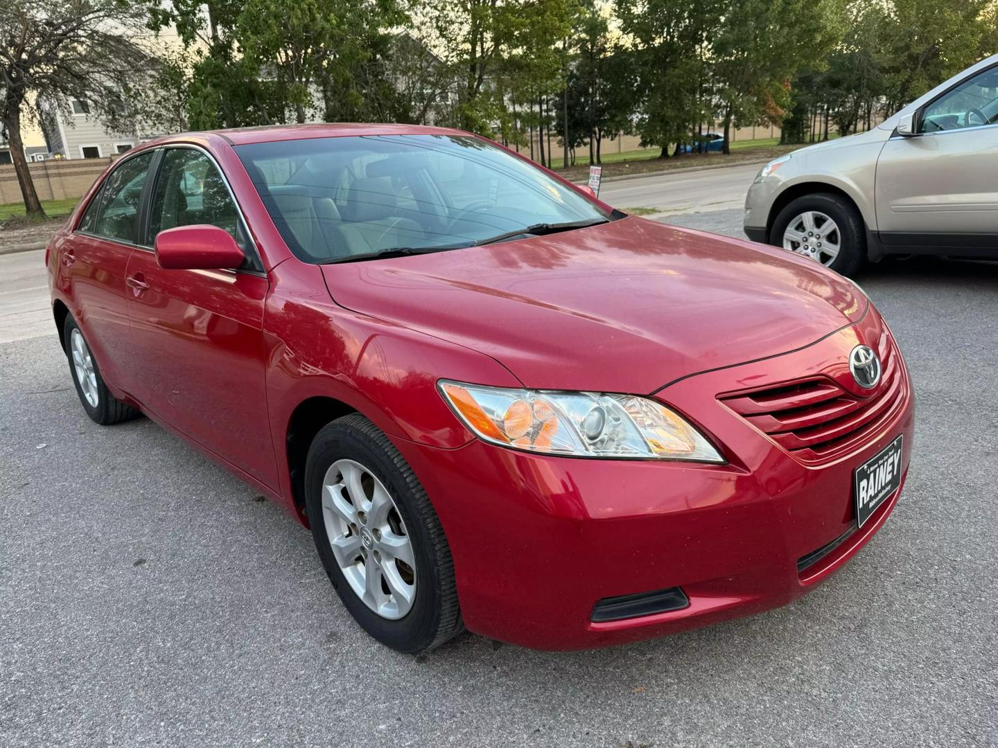 2009 Toyota Camry LE photo 2