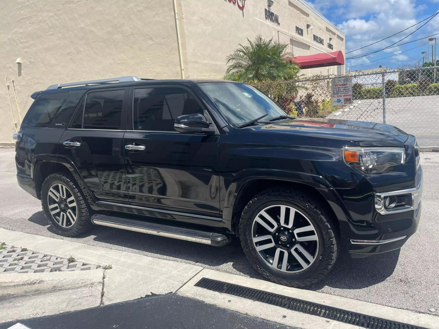 2017 Toyota 4Runner Limited photo 3