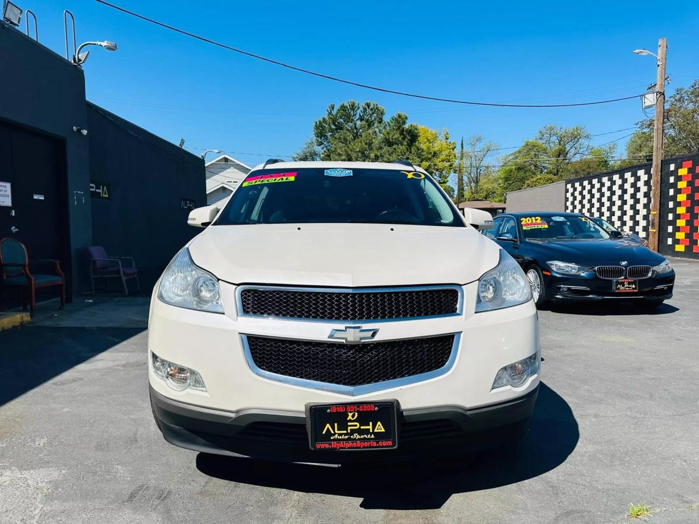 2012 Chevrolet Traverse 1LT photo 2