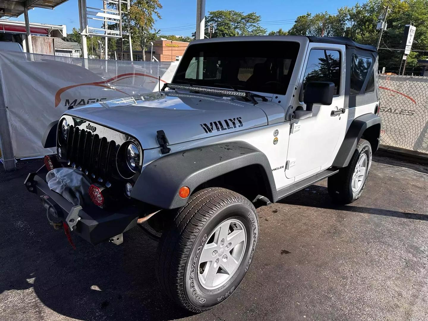 2016 Jeep Wrangler - Image 10