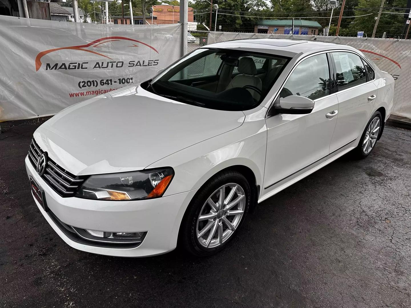 2015 Volkswagen Passat - Image 11