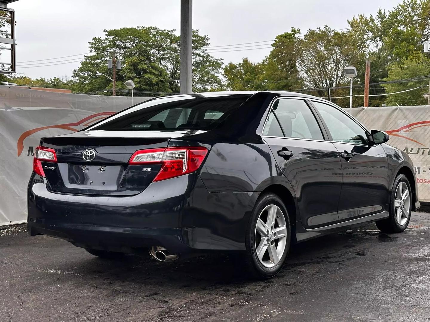 2014 Toyota Camry - Image 9