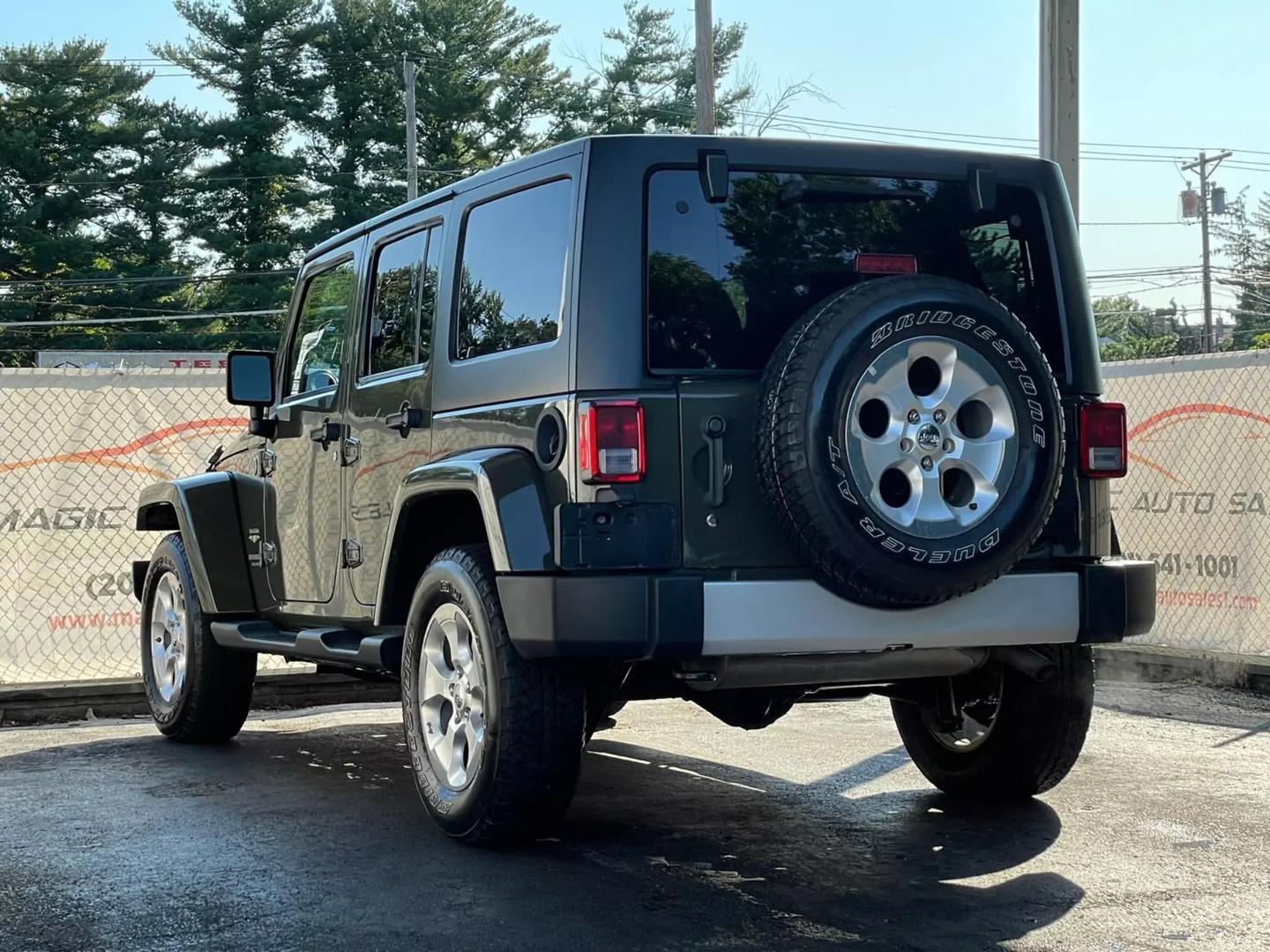 2015 Jeep Wrangler - Image 9