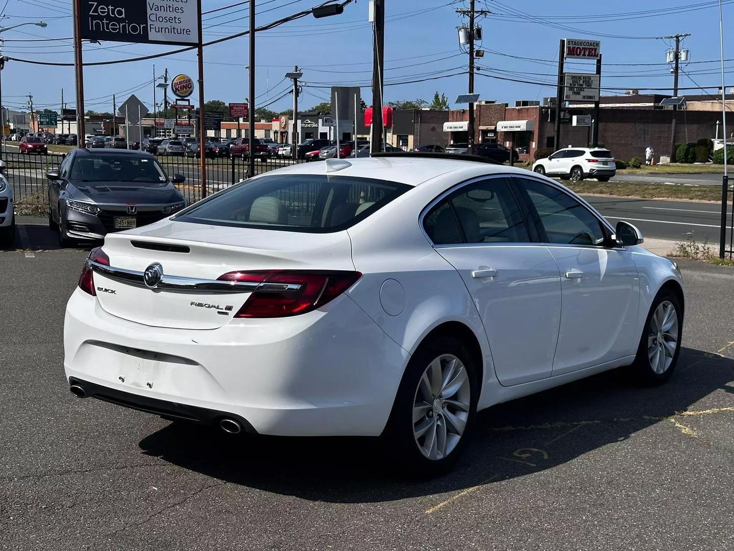 2016 Buick Regal - Image 9