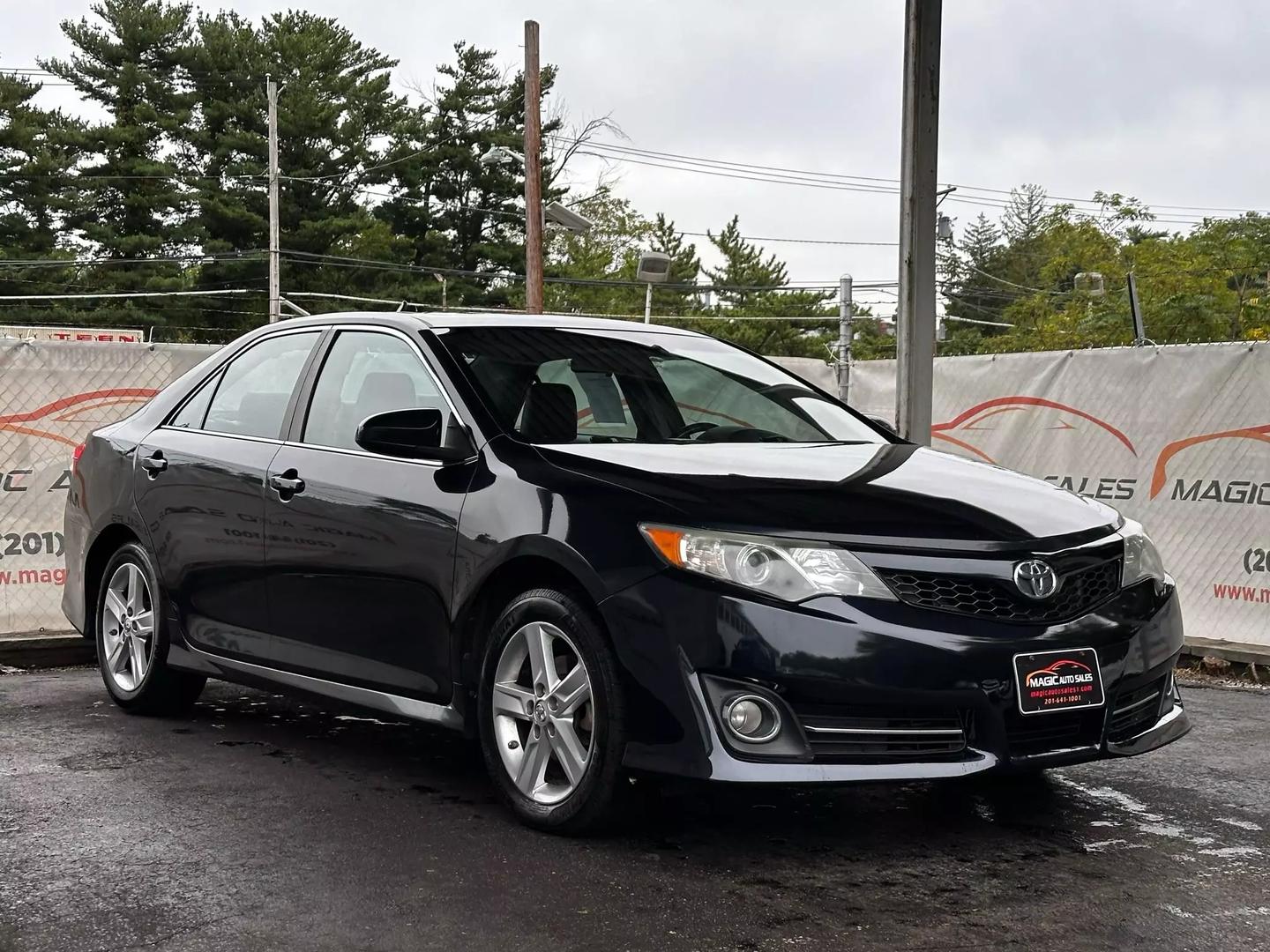 2014 Toyota Camry - Image 6