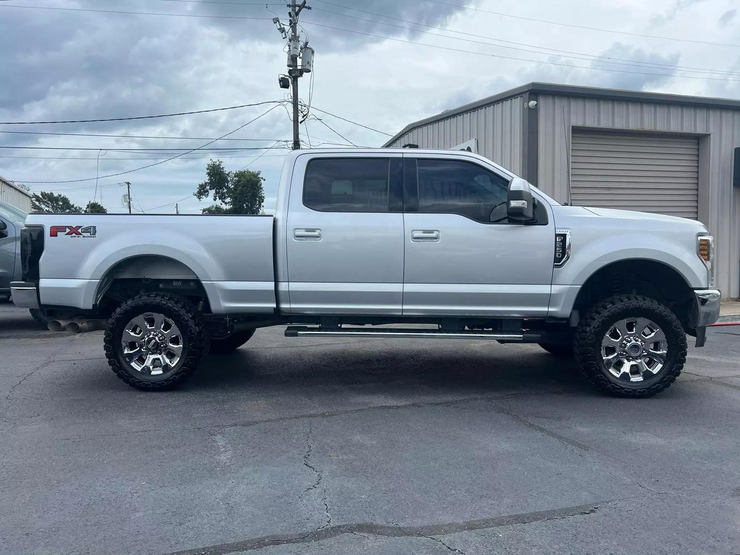 2019 Ford F250 Super Duty Crew Cab - Image 6