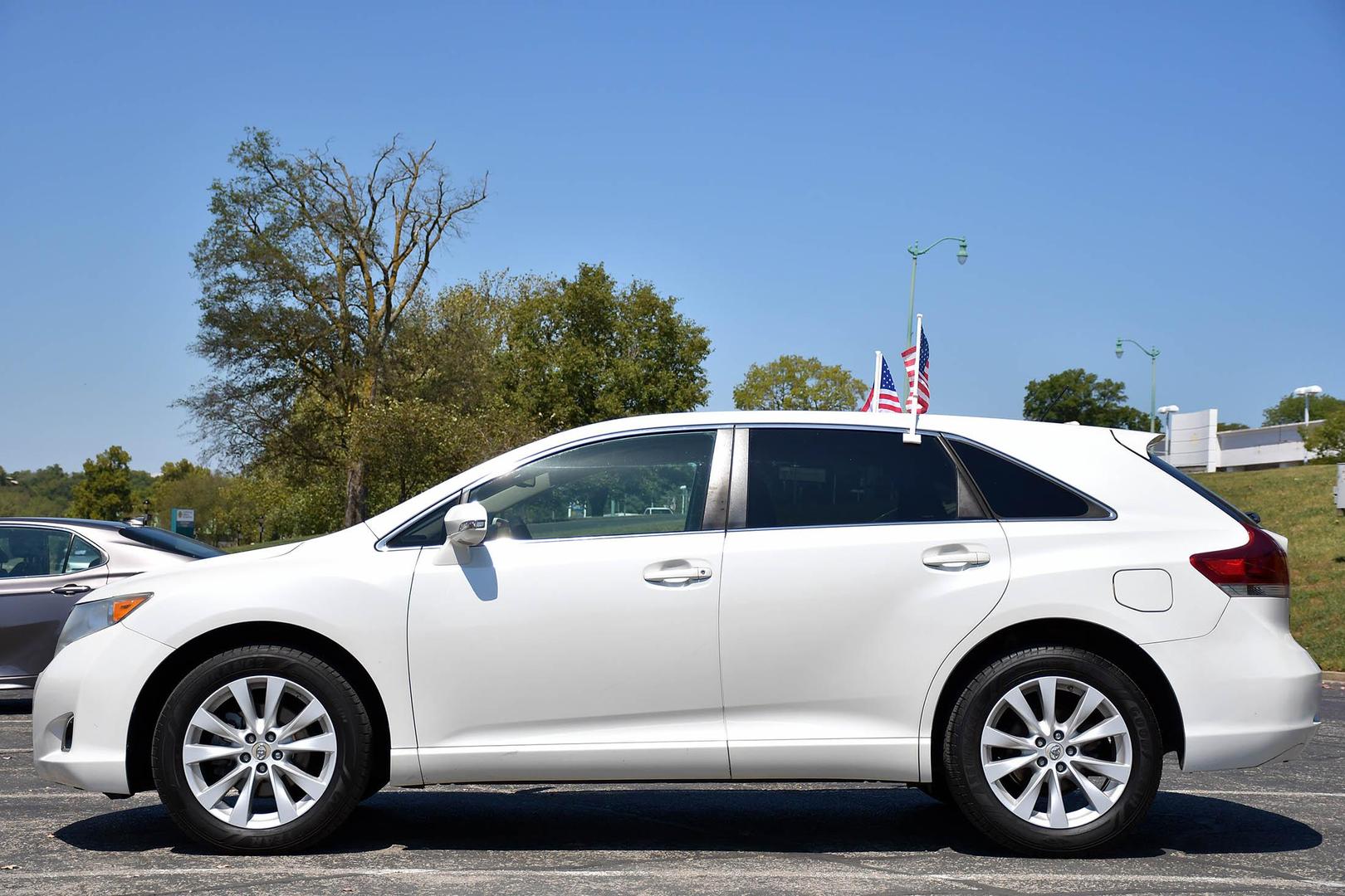 2013 Toyota Venza LE photo 8