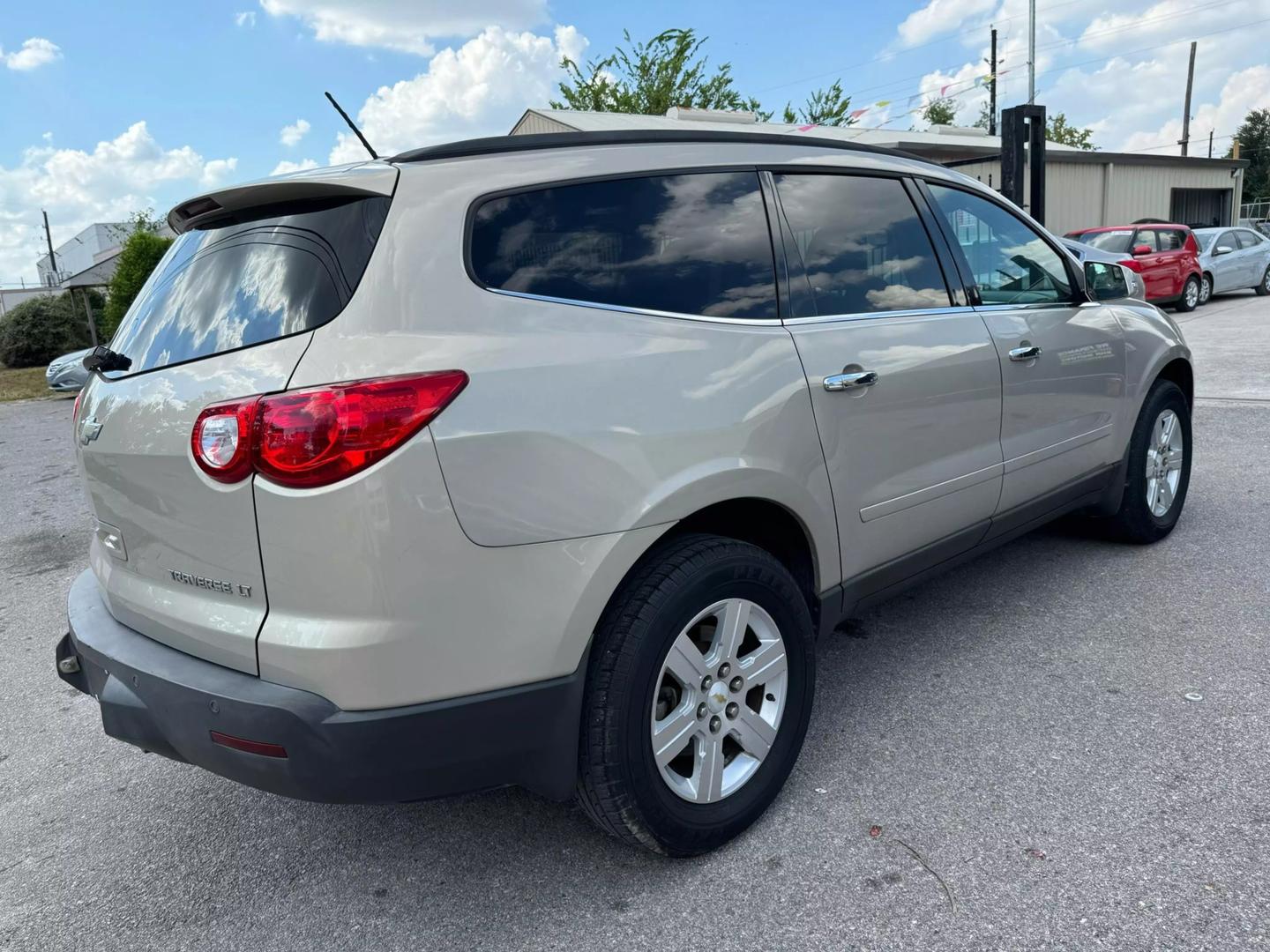 2010 Chevrolet Traverse 1LT photo 13