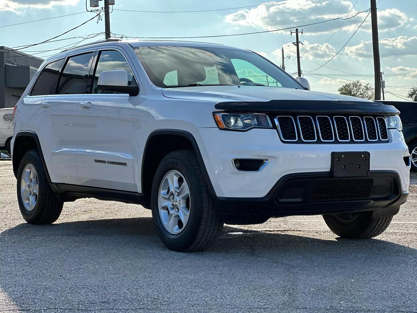 2017 Jeep Grand Cherokee - Image 11