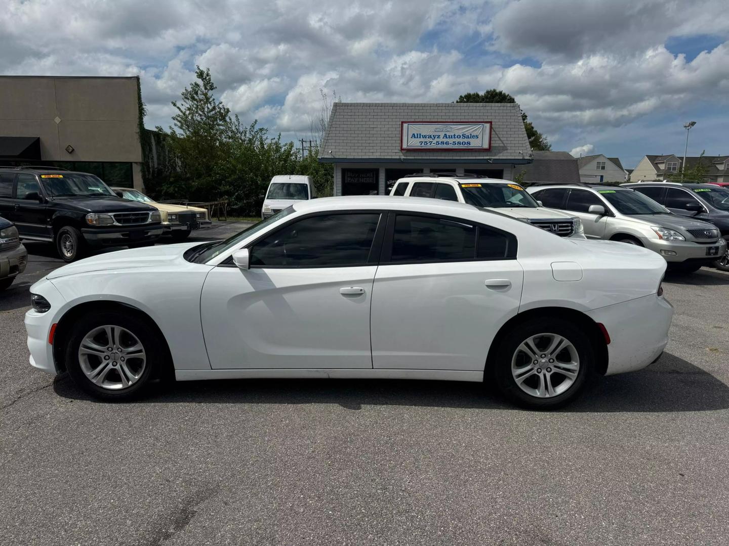 2019 Dodge Charger SXT photo 3