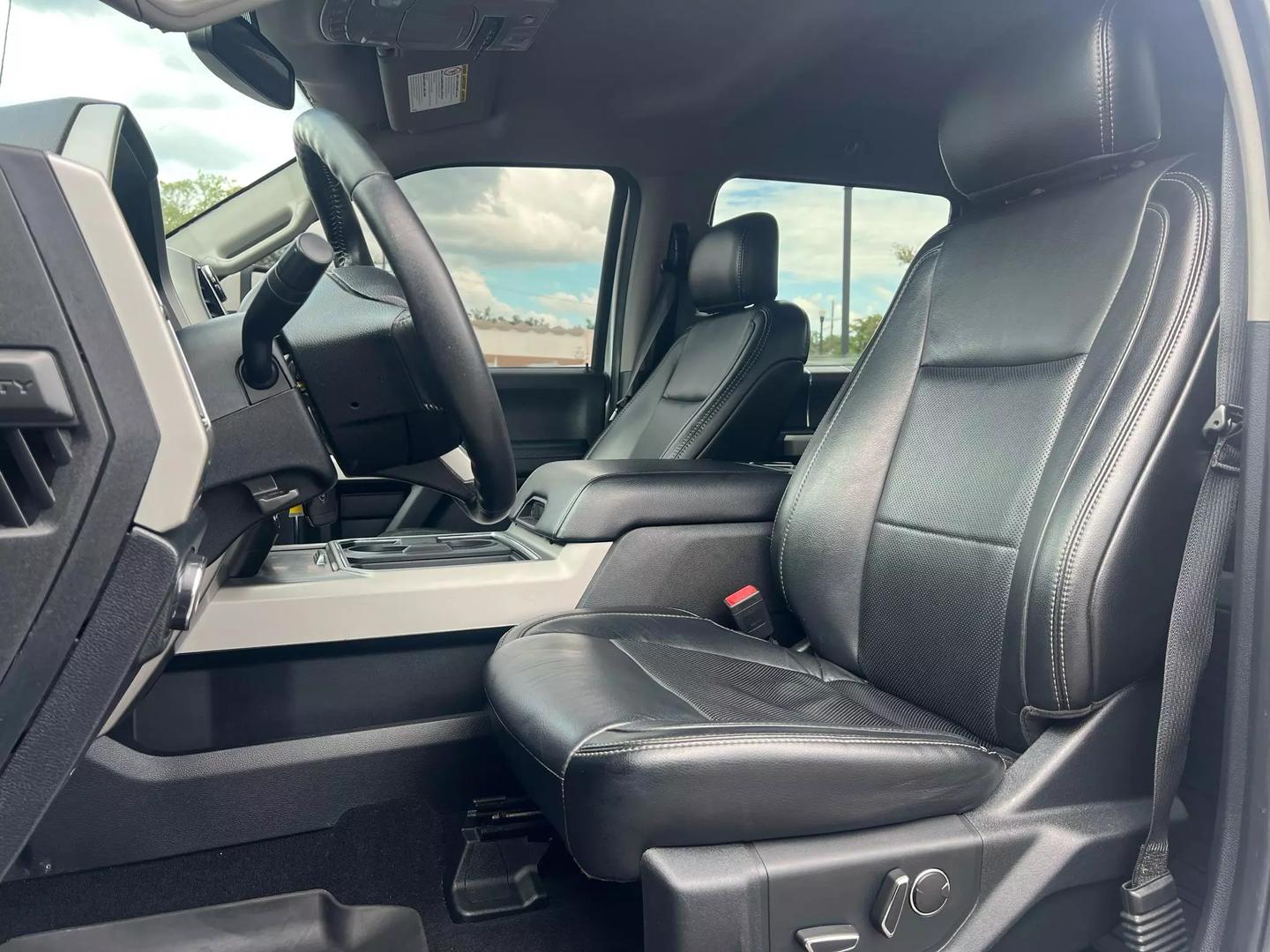 2019 Ford F250 Super Duty Crew Cab - Image 10