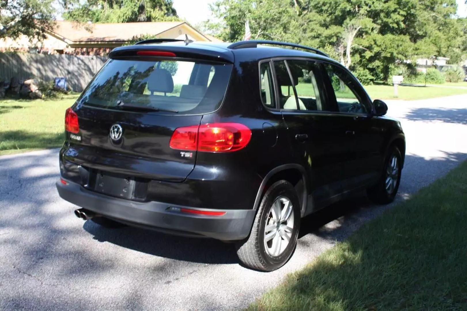 2016 Volkswagen Tiguan S photo 8