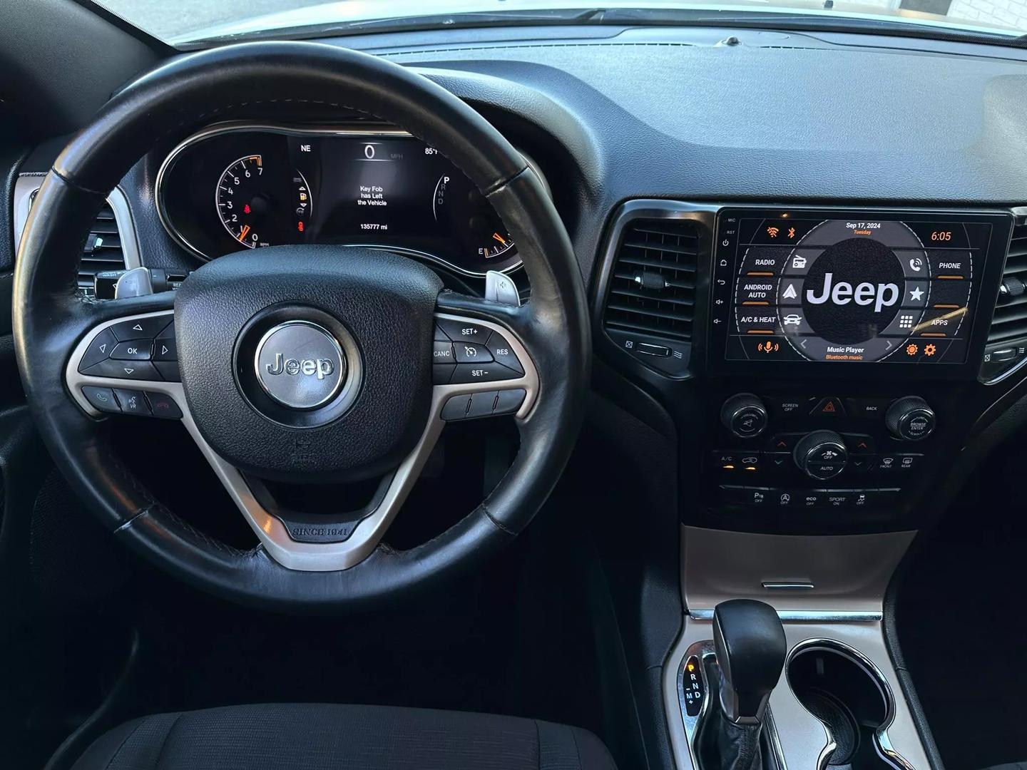 2017 Jeep Grand Cherokee - Image 31