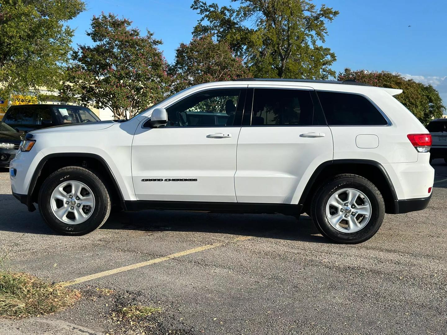 2017 Jeep Grand Cherokee - Image 5