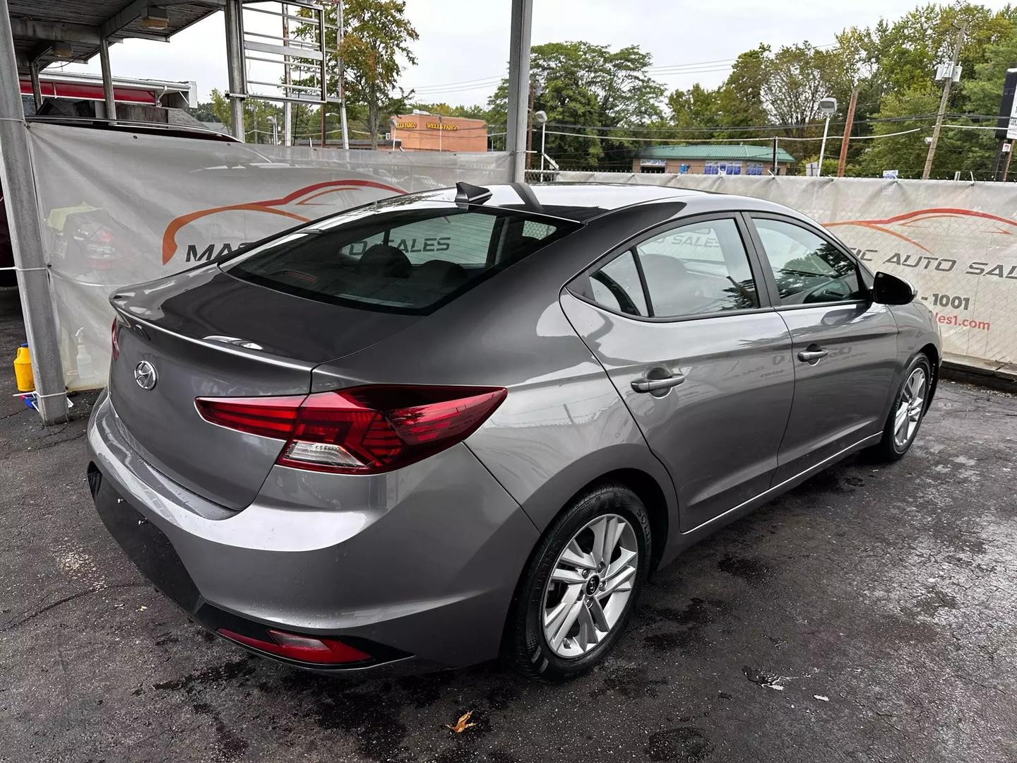 2020 Hyundai Elantra - Image 12