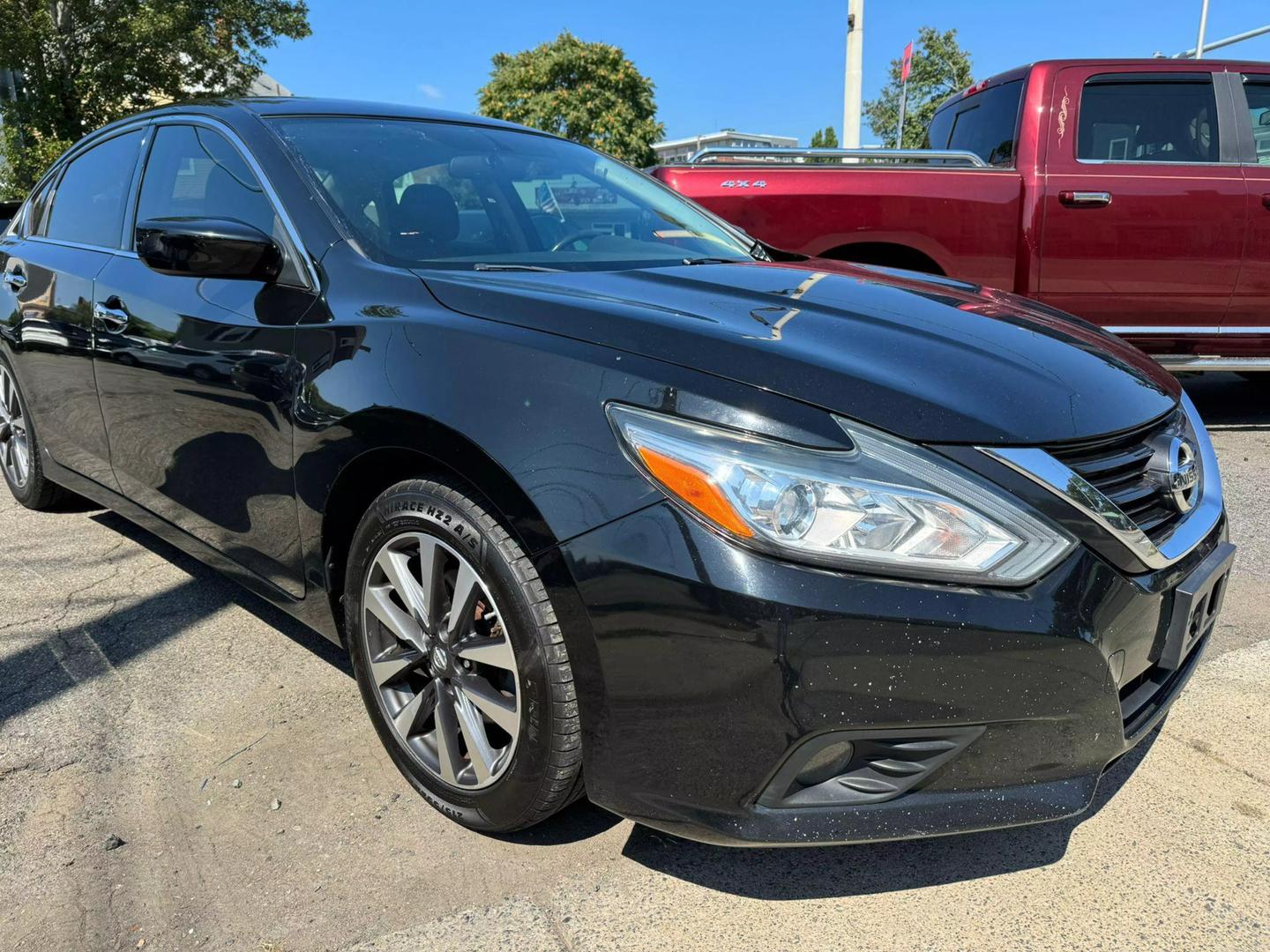 2017 Nissan Altima SV photo 3