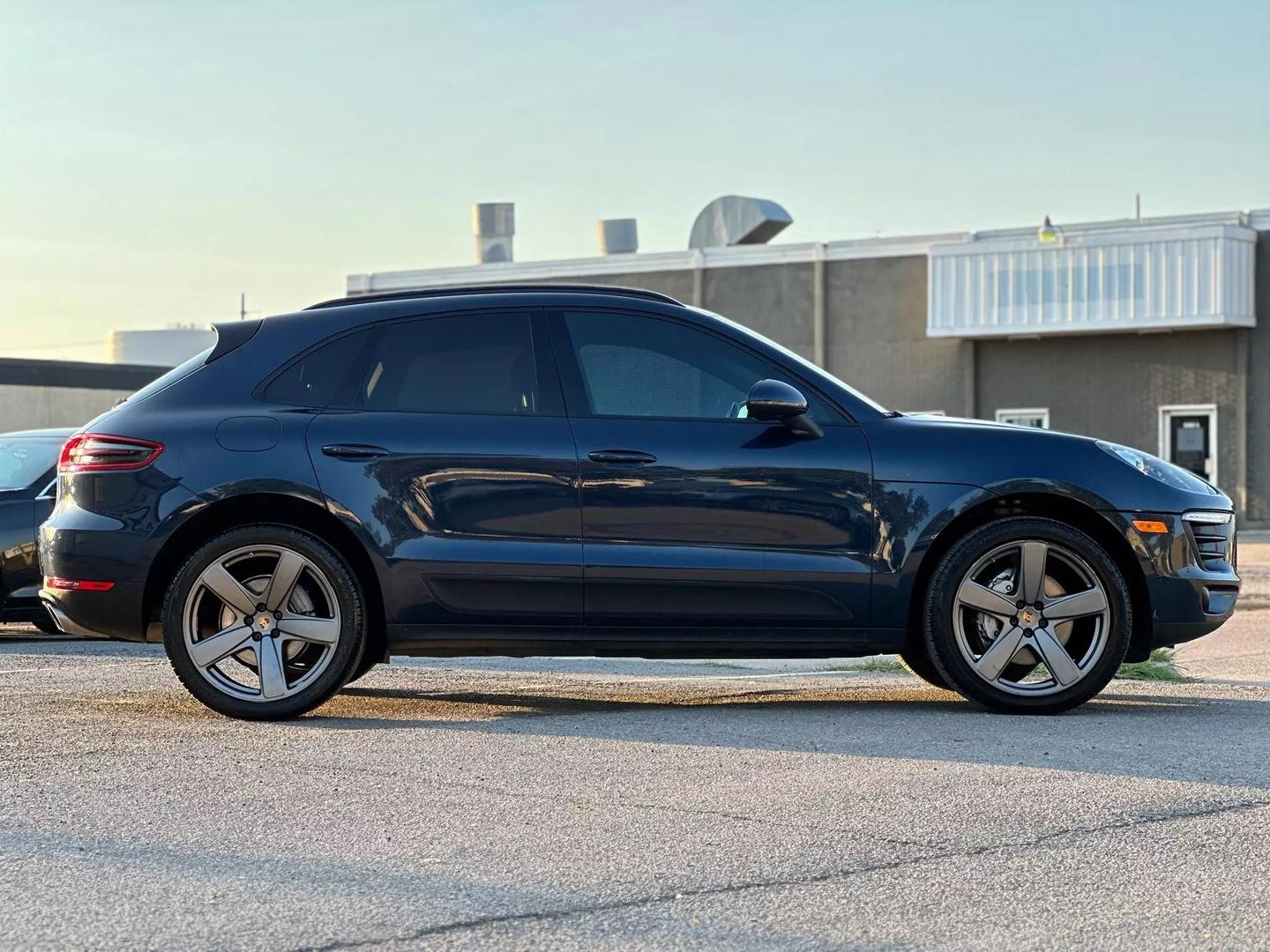 2016 Porsche Macan - Image 9