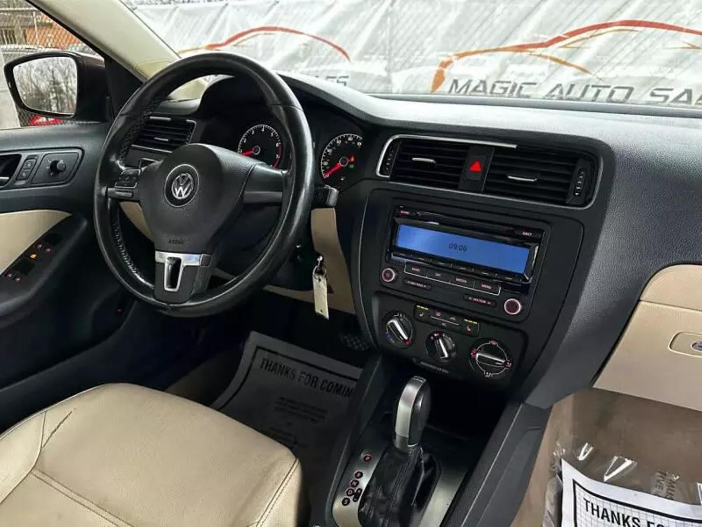 2011 Volkswagen Jetta - Image 21