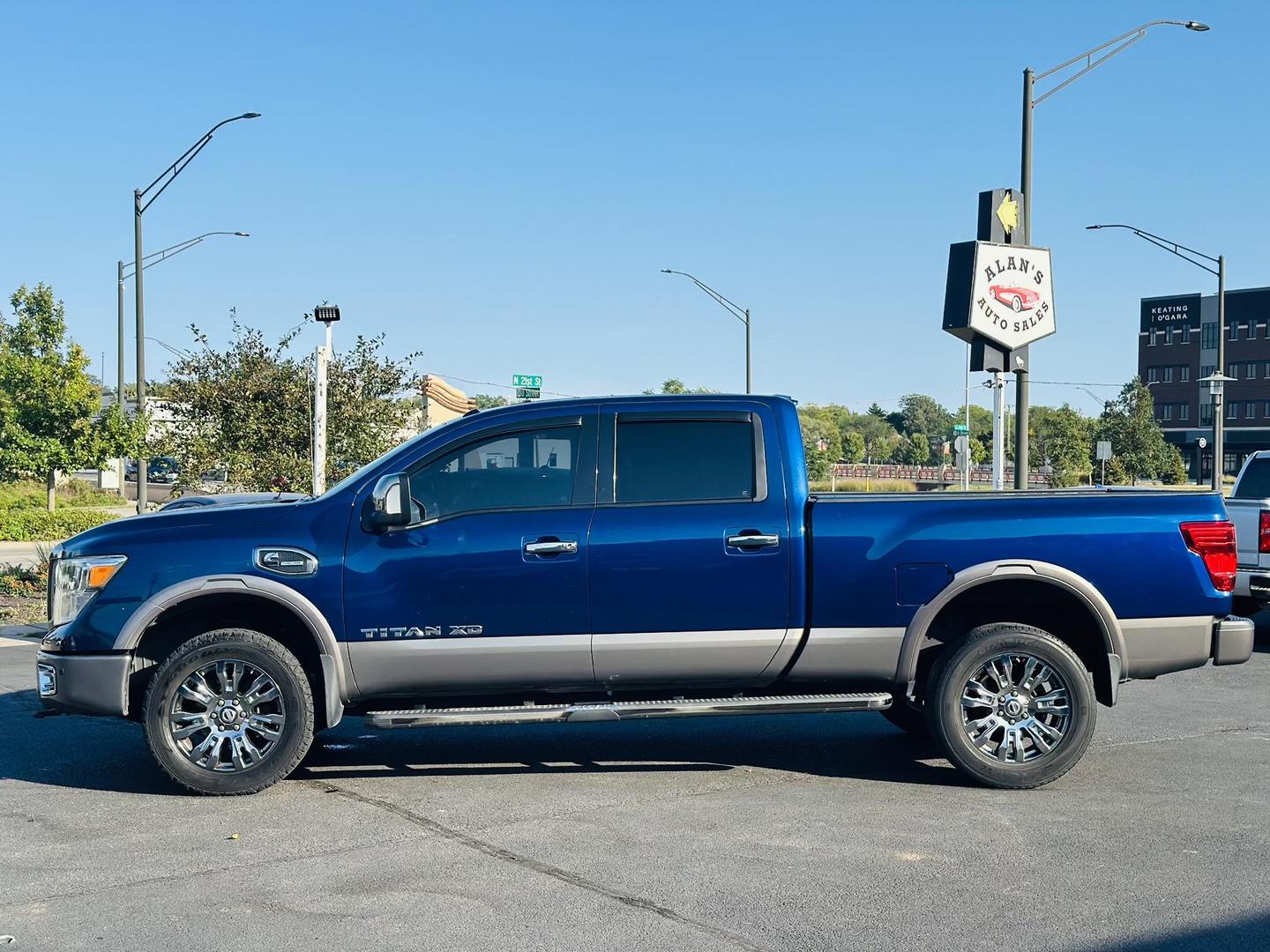 2016 Nissan Titan XD Platinum Reserve photo 12