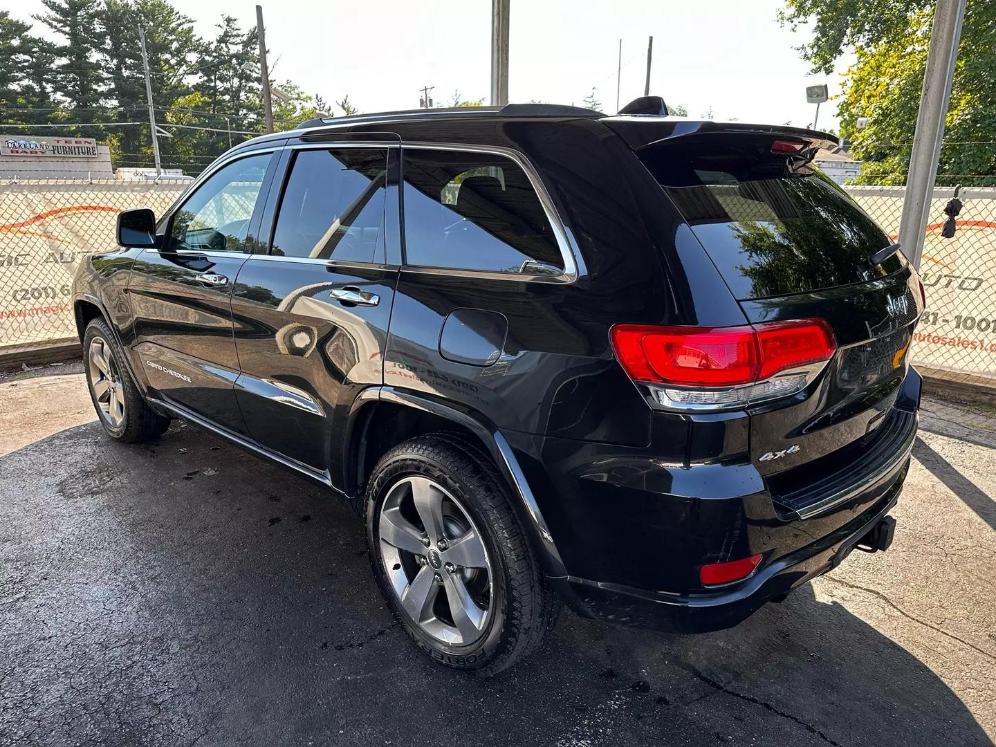 2015 Jeep Grand Cherokee - Image 13