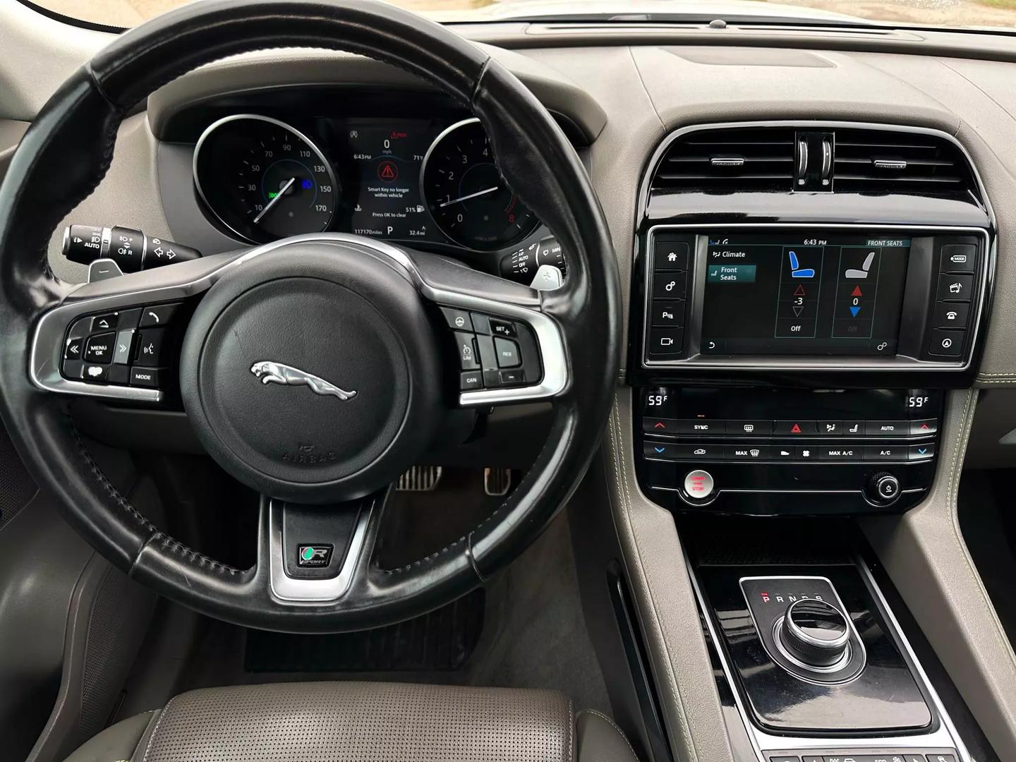 2018 Jaguar F-pace - Image 35