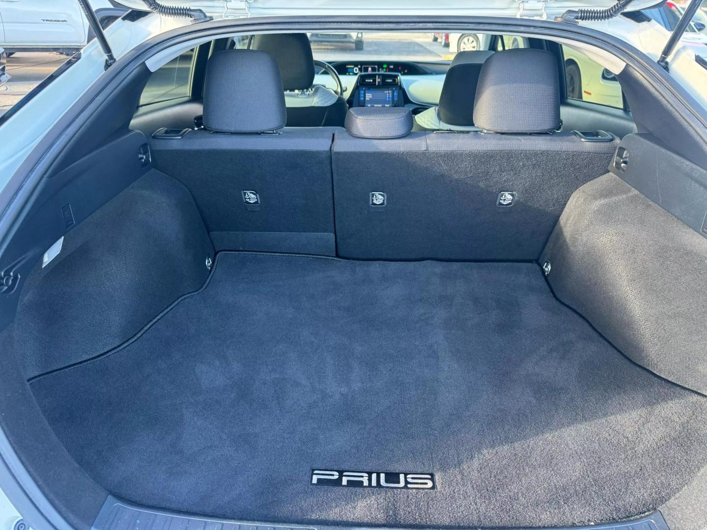 2016 Toyota Prius Four photo 10