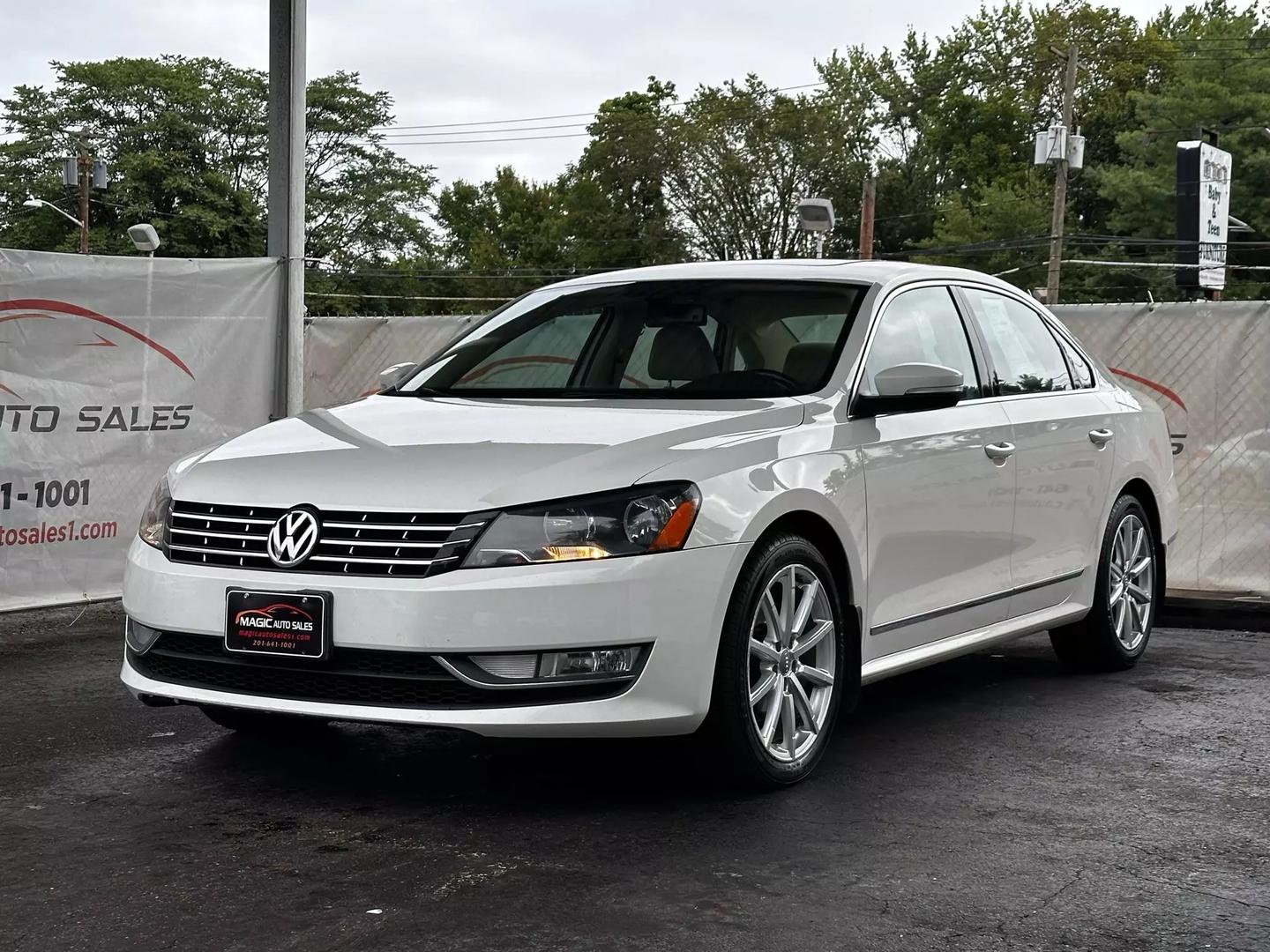 2015 Volkswagen Passat - Image 3