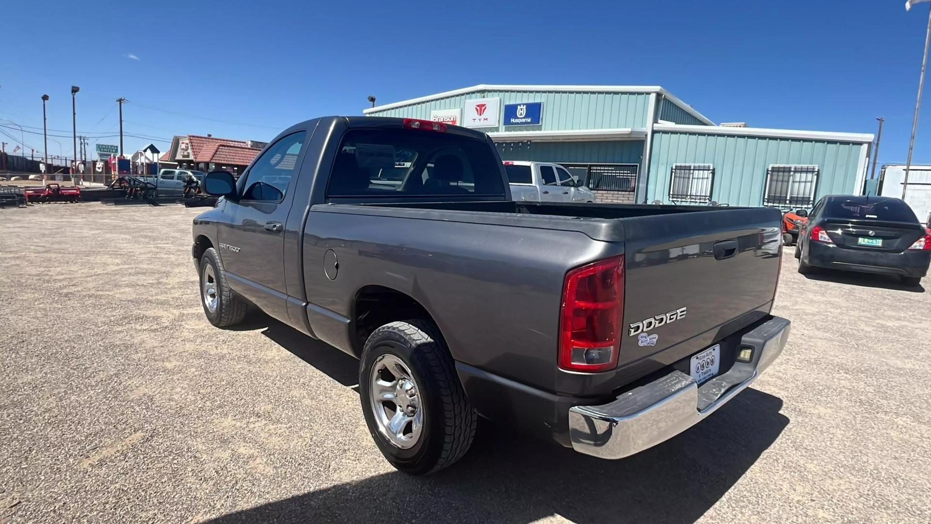 2003 Dodge Ram 1500 Pickup ST photo 2