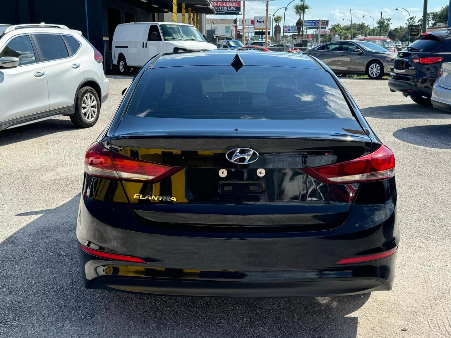 2018 Hyundai Elantra SEL photo 5