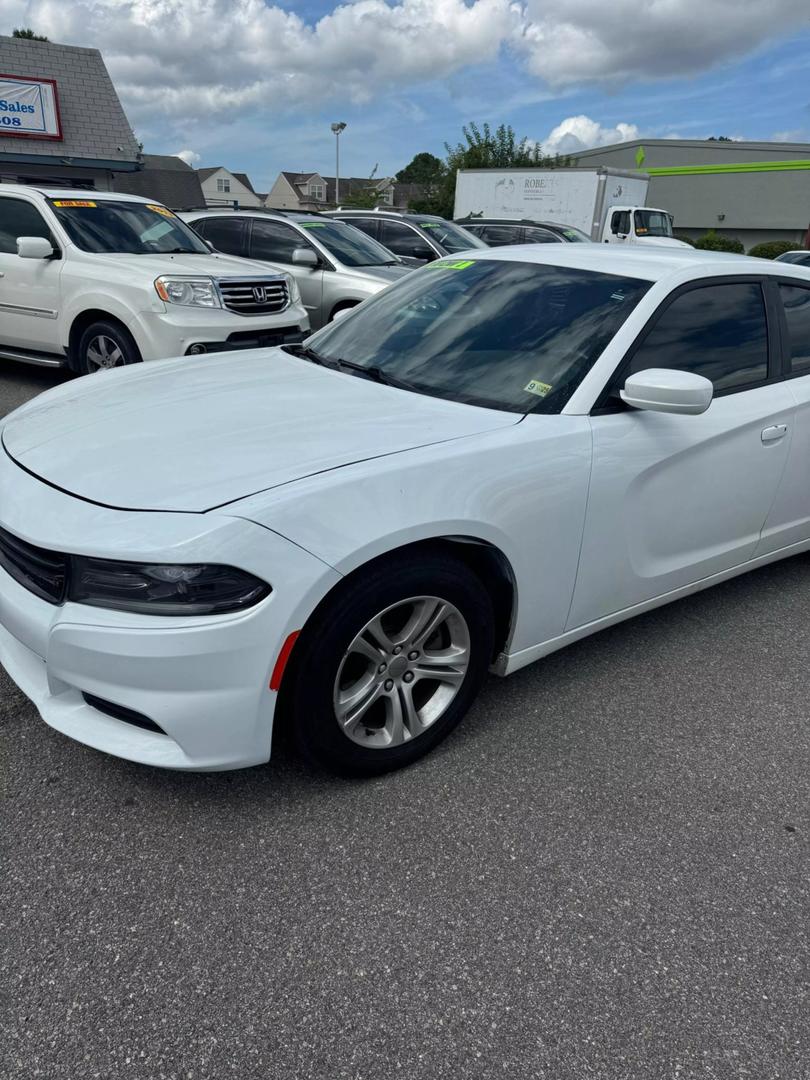 2019 Dodge Charger SXT photo 2