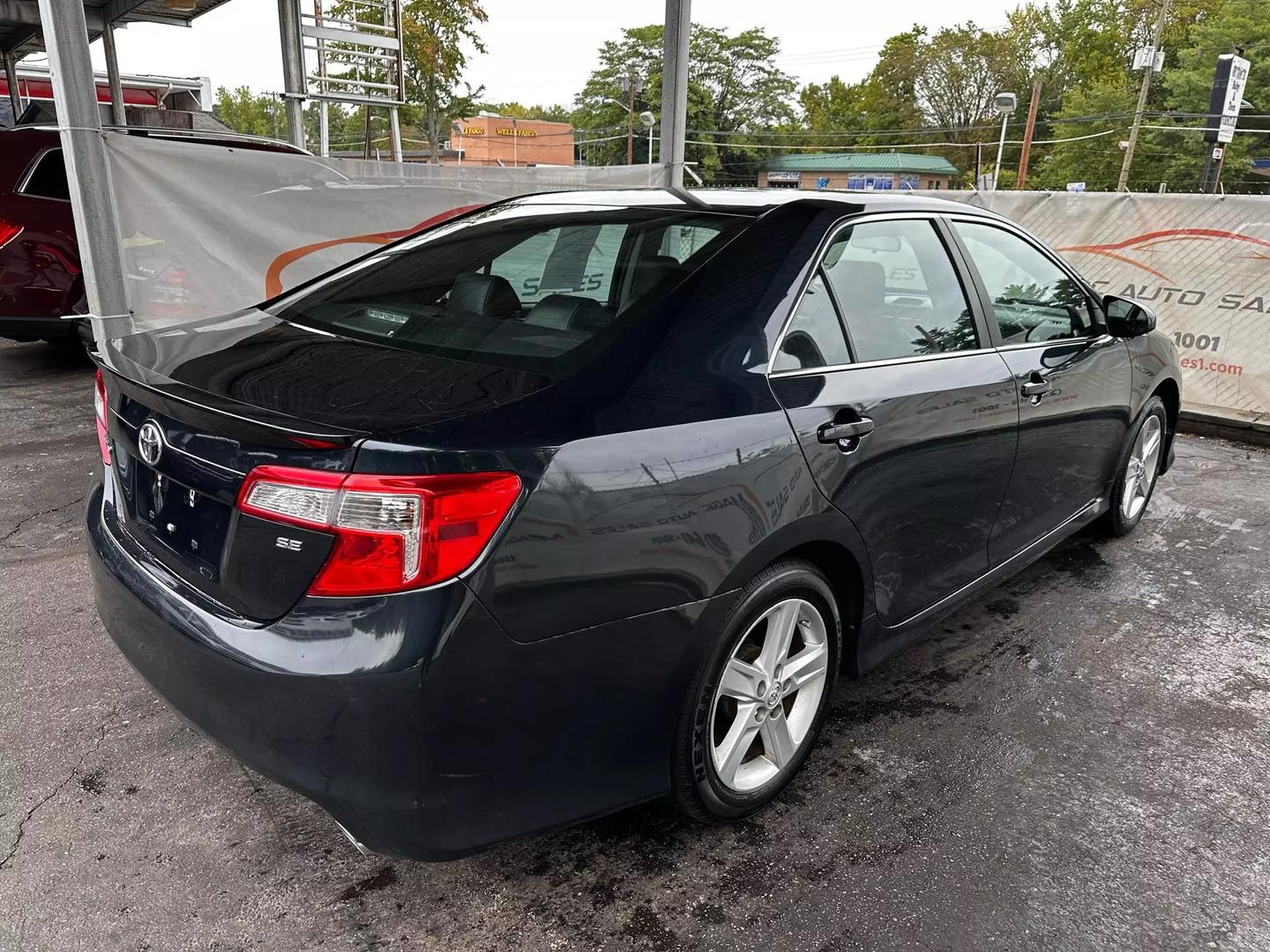 2014 Toyota Camry - Image 12