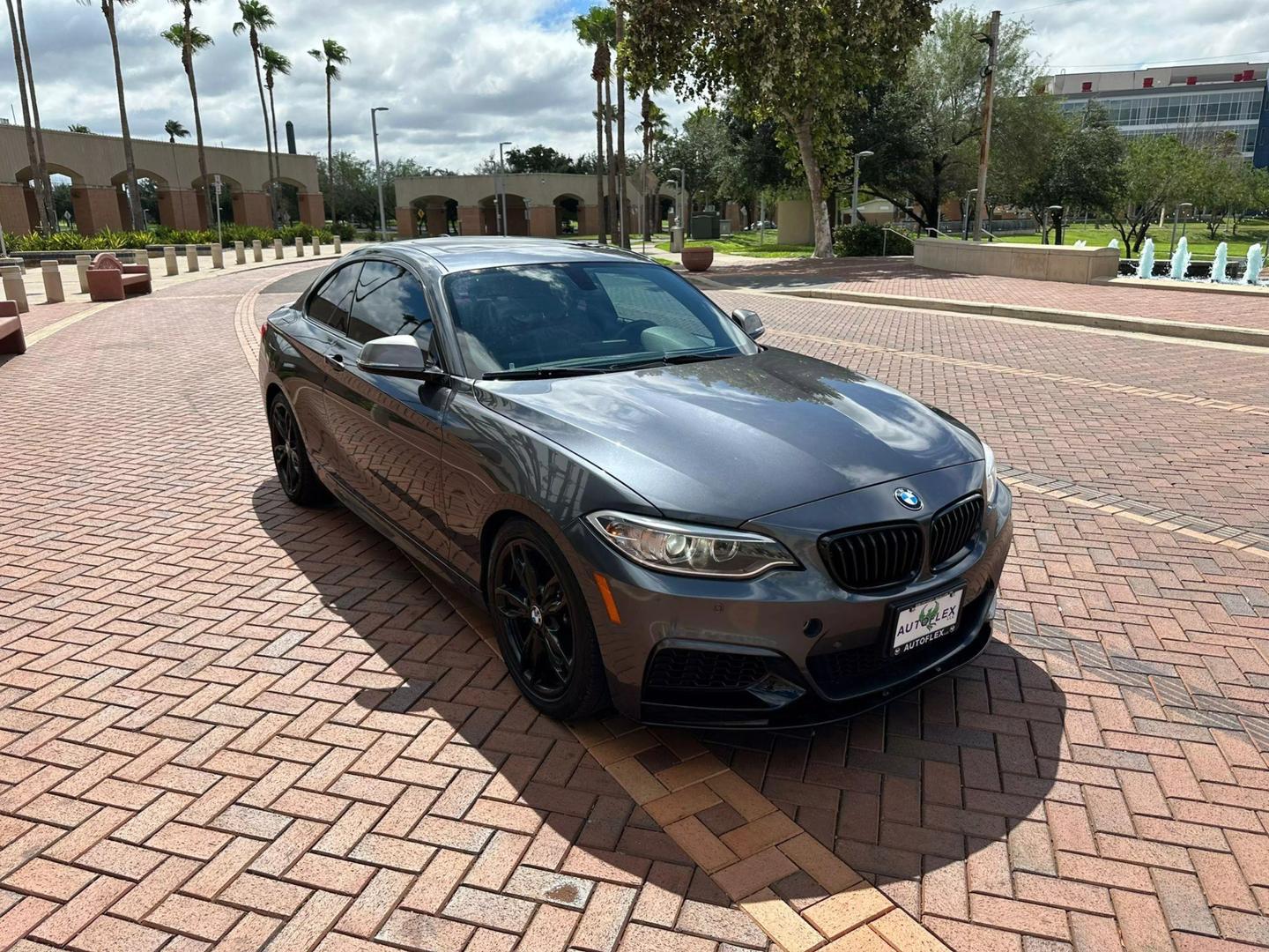 2016 BMW 2 Series M235i photo 2