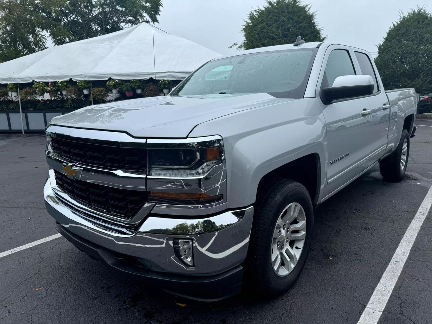 2018 Chevrolet Silverado 1500 LT photo 3