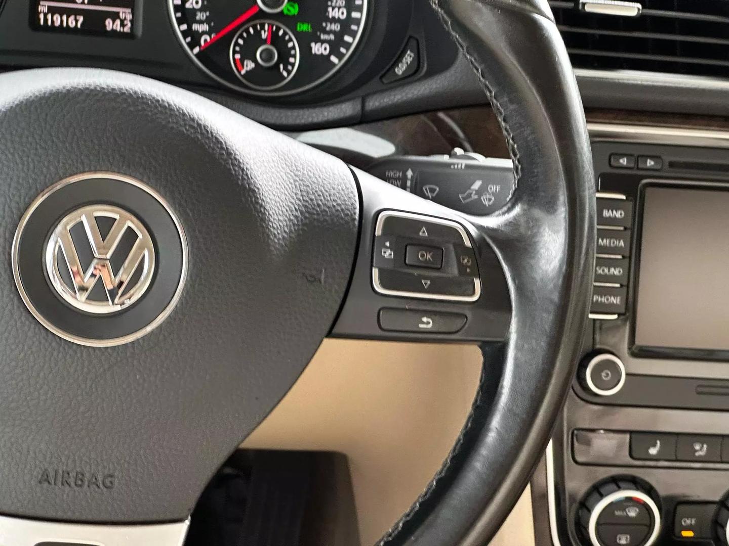 2015 Volkswagen Passat - Image 24