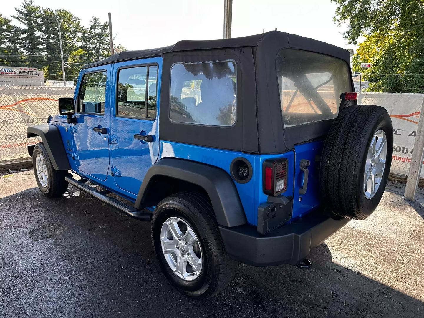 2016 Jeep Wrangler - Image 13