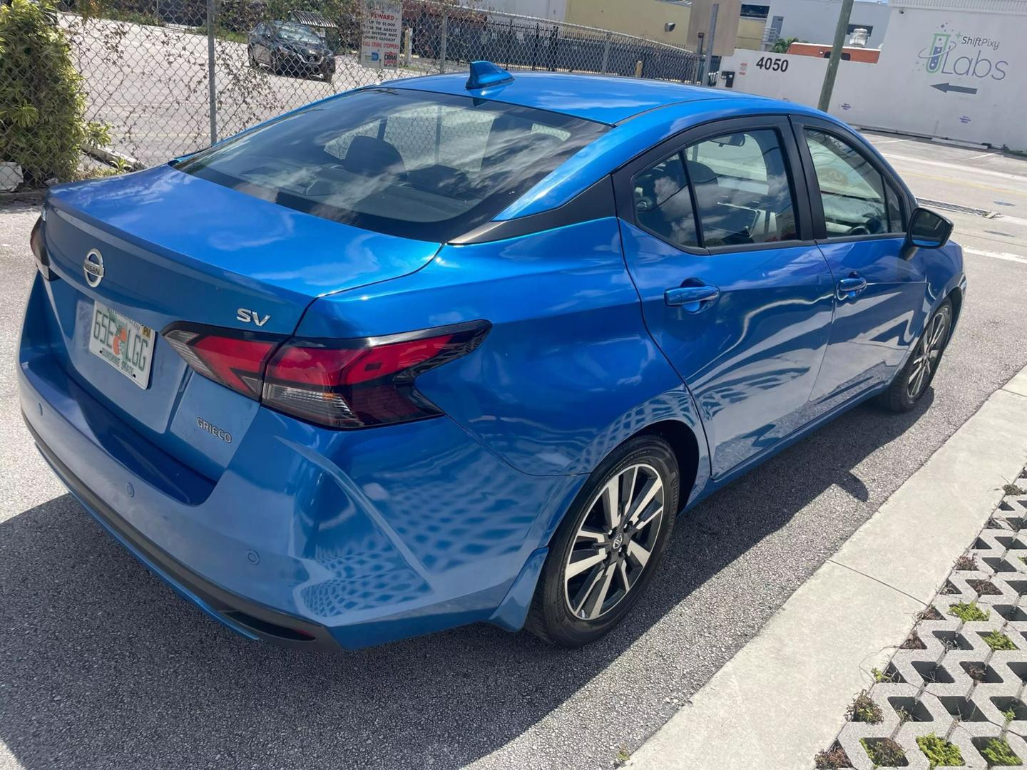 2020 Nissan Versa Sedan SV photo 3