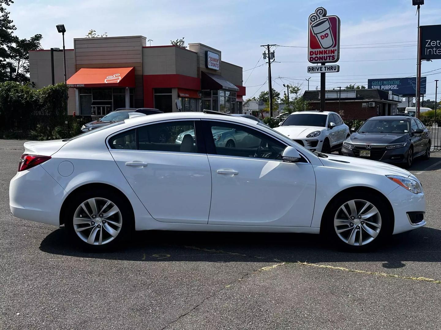 2016 Buick Regal - Image 10