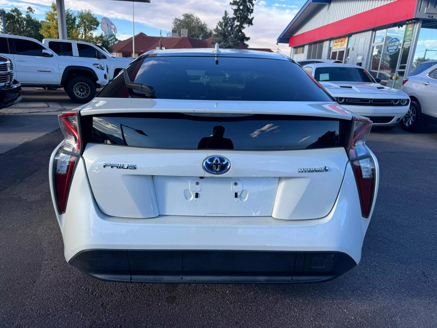 2016 Toyota Prius Four photo 7