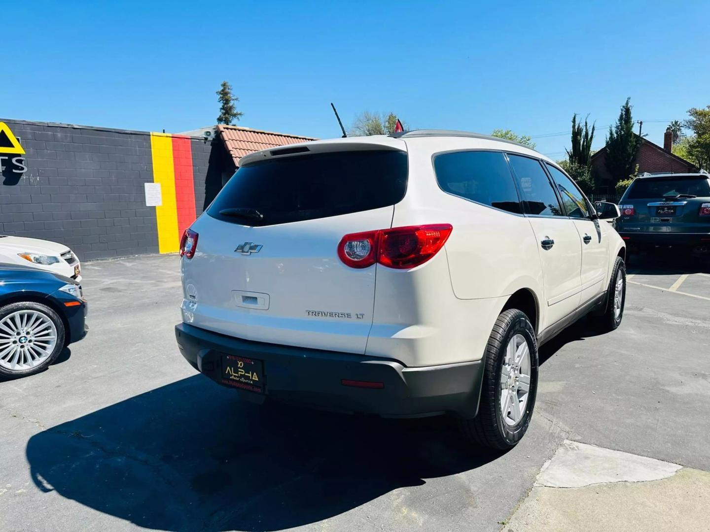 2012 Chevrolet Traverse 1LT photo 5